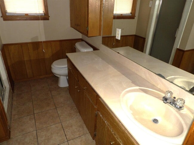 Building Photo - 1913 NE 35th St