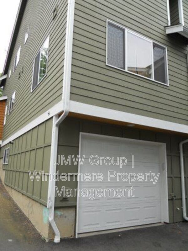 Building Photo - 12721 35th Ave NE