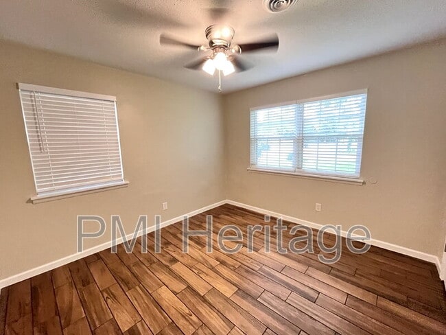 Building Photo - 2100 Cottonwood Pl