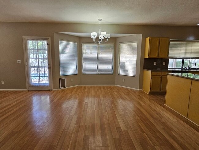 Building Photo - 5 Bedroom with Pool in Warner Ranch