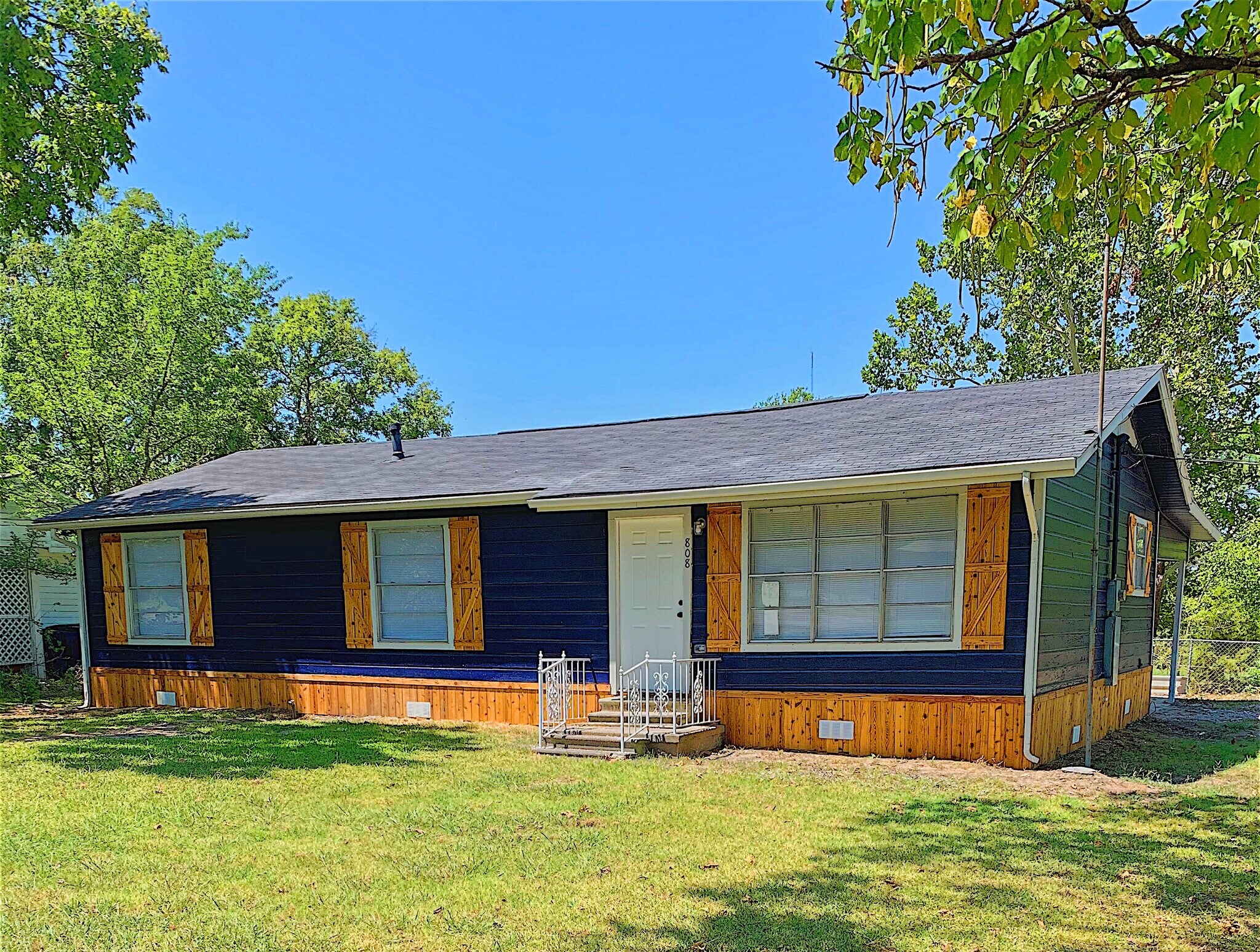 Building Photo - 808 Edmondson St