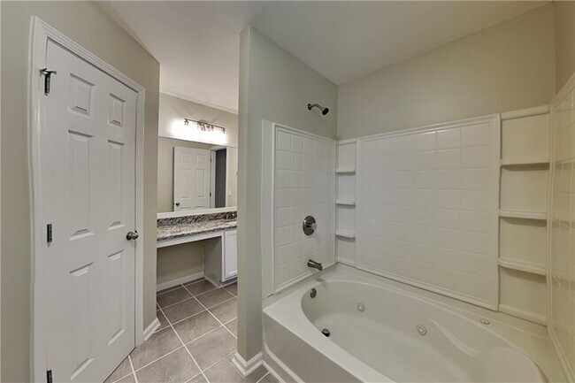 Building Photo - 32 Stable Ln