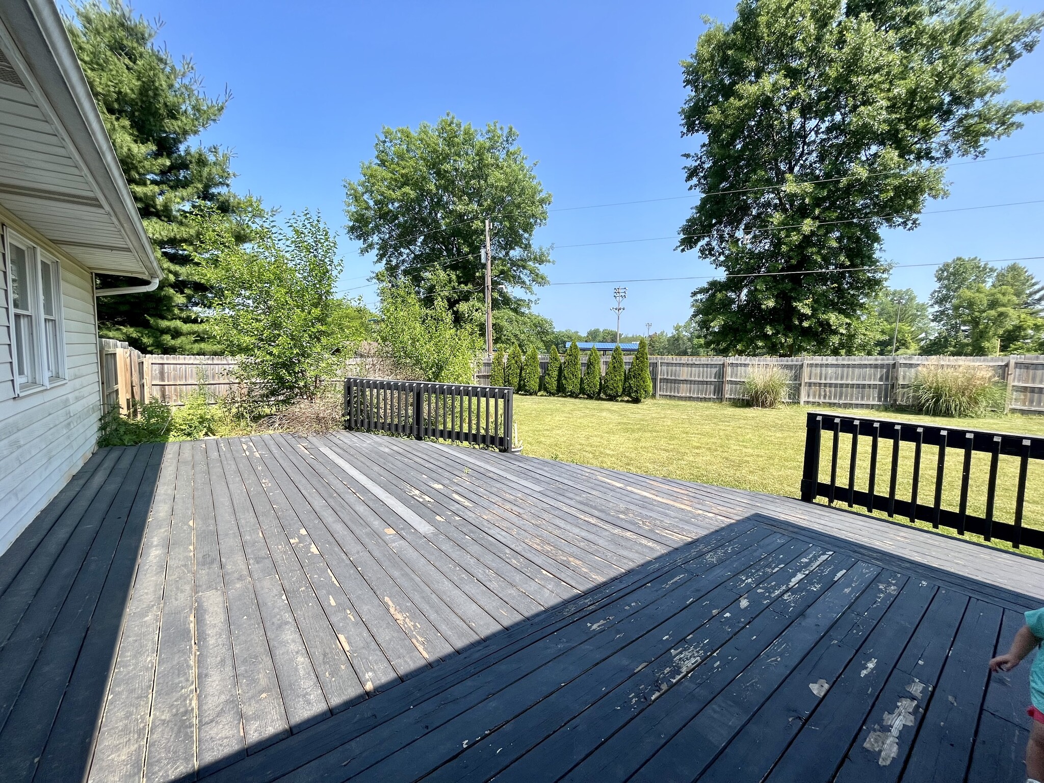 Building Photo - 555 Royal Crest Dr