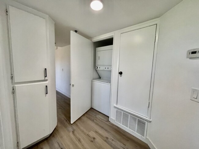 Building Photo - Fully Remodeled 3 Bed 2 Bath East lake