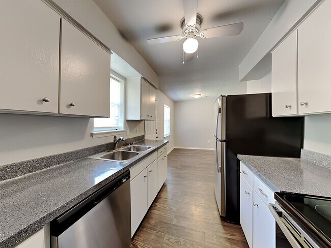 Building Photo - Beautiful Single Family Home | 3 BR/1BA | 1 Car-Garage | Fenced Backyard