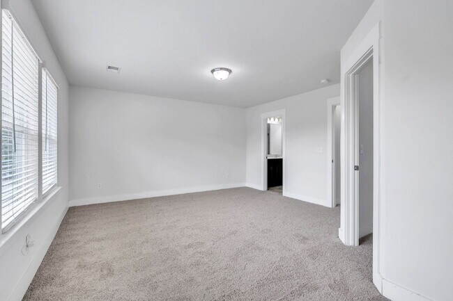 Building Photo - Stylish 3BR/2.5BA END-UNIT Townhome with Garage in Camelot Townes! $1,650/mo rent
