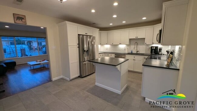 Building Photo - Bright and Roomy 2 Bedroom 2 Bathroom Home