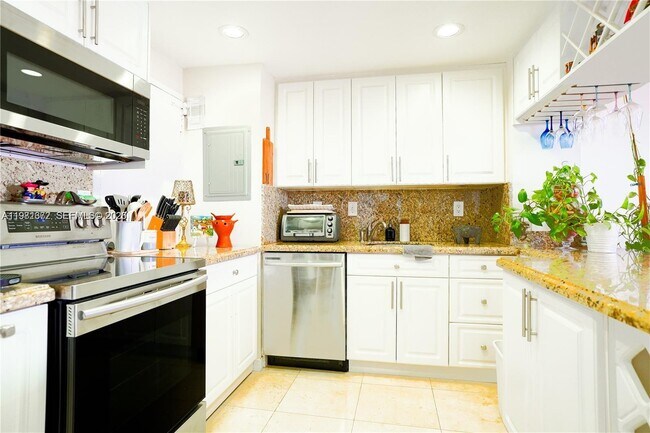 Building Photo - 11111 Biscayne Blvd