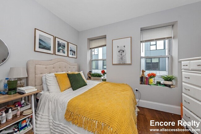 Building Photo - 16 Sewall St