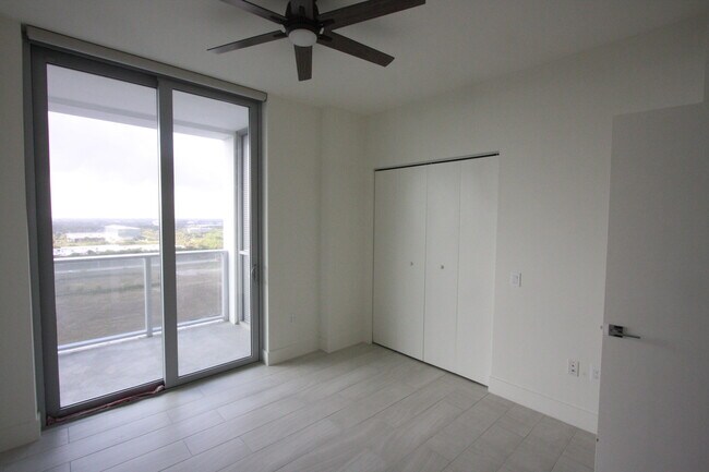 Building Photo - 2000 Metropica Wy