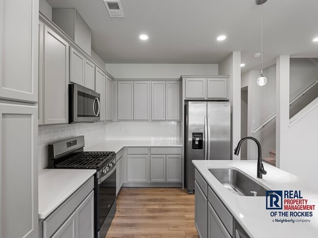 Building Photo - Stunning 3 Bed 2.5 Bath Townhome in Timnath, CO!