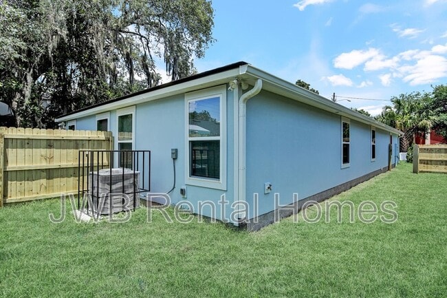 Building Photo - 516 Odessa St