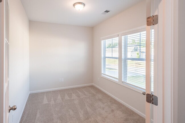 Building Photo - 220 Carvel Trl