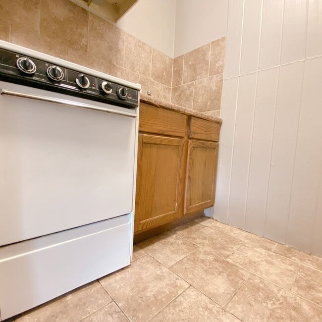 Interior Photo - 4815 Ames Ave
