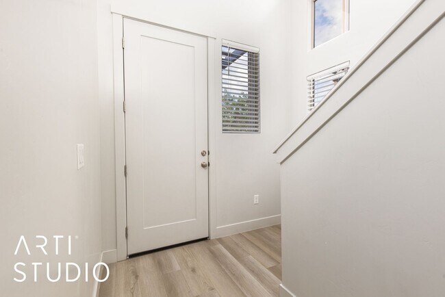 Building Photo - Amazing 4 bed | 2 1/2 bath | 2 car garage ...