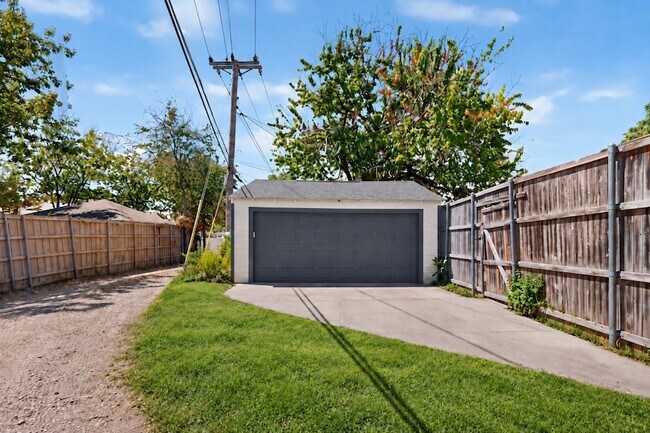 Building Photo - 4812 Wateka Dr