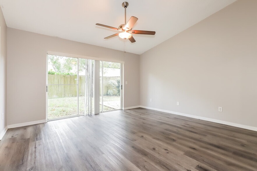 Building Photo - 1011 Hardwood Dr