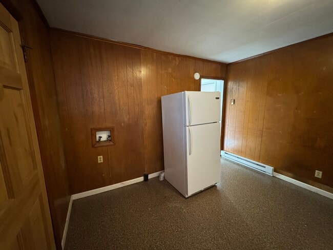 Building Photo - Ready to show!