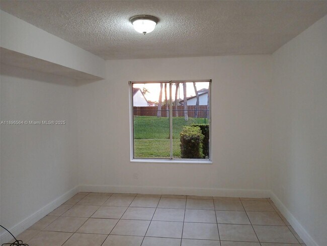 Building Photo - 10420 SW 158th Ct