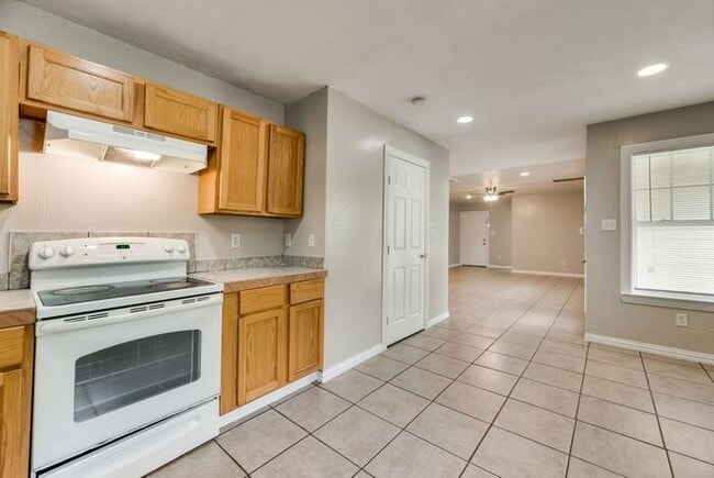 Building Photo - East Dallas Duplex