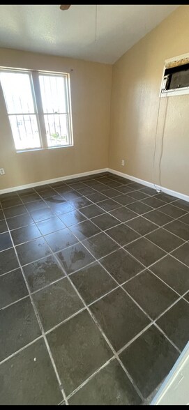 Building Photo - 1124 Laurel Ave