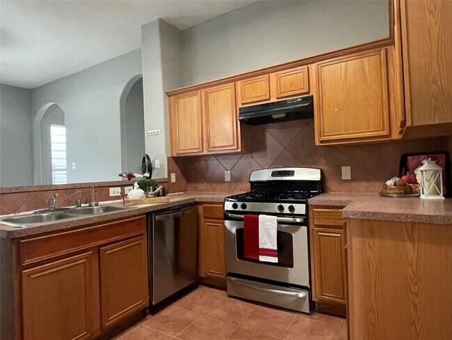 Building Photo - 811 Forest Hillside Ln