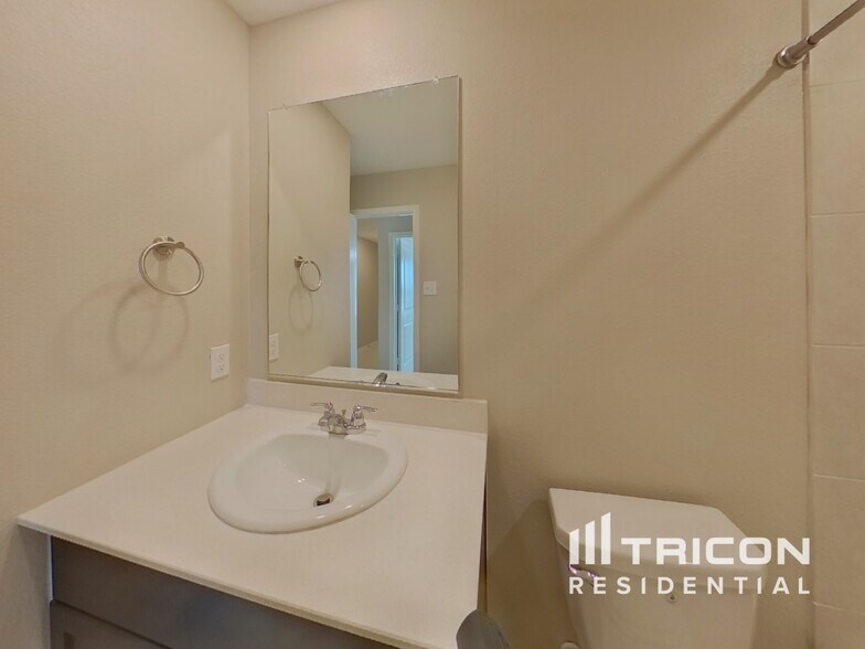 Building Photo - 304 Ranchito Pass