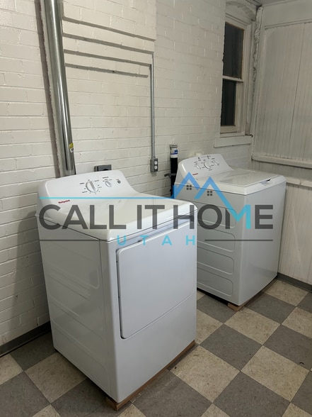 Shared Washer and Dryer - 935 S 700 E