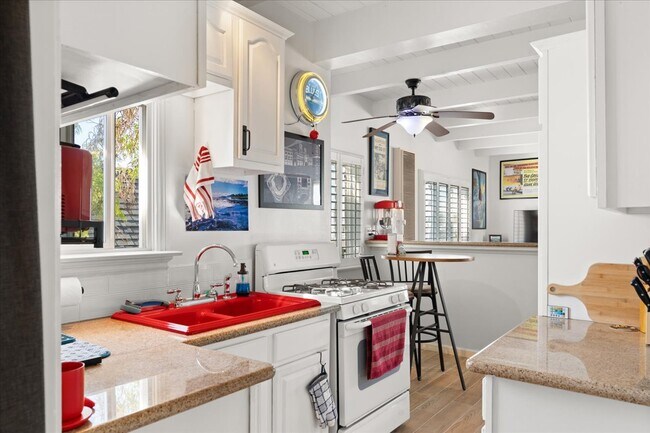 Building Photo - 1131 10th St