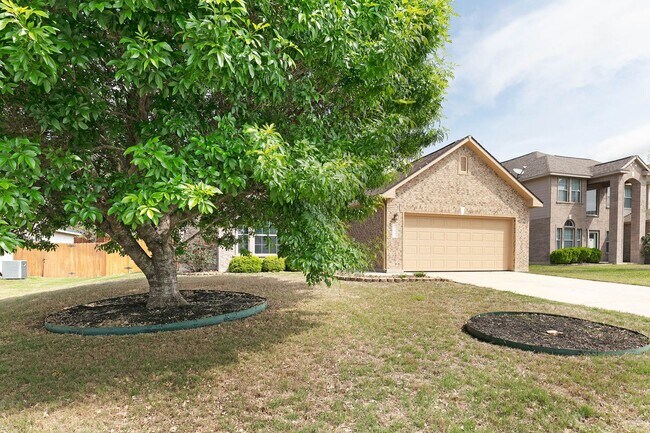 Building Photo - Boerne, TX -Gorgeous home in Kendall County Estates