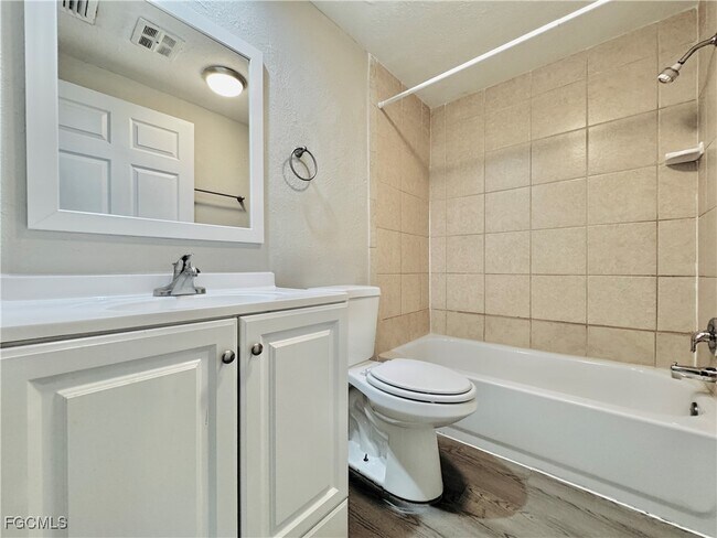 Building Photo - 331 Tarpon Dr