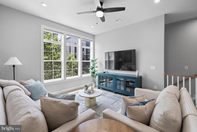 Building Photo - 43442 Croson Ln