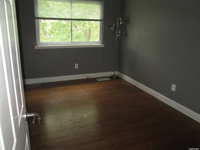 Building Photo - 229 Springmeadow Dr