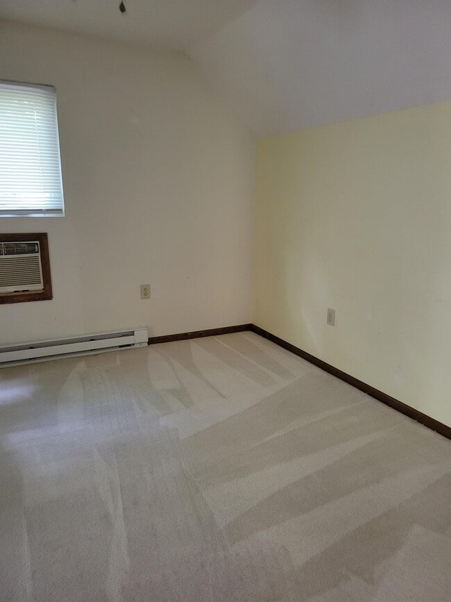 Building Photo - 261 St George Dr