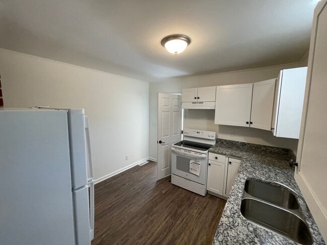 Building Photo - Updated 3/1 House in South Rome- $1,295