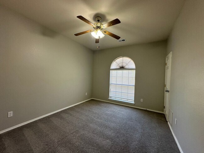 Building Photo - 7110 Creekstone