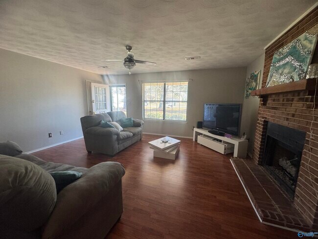 Building Photo - 117 Water Oak Ct