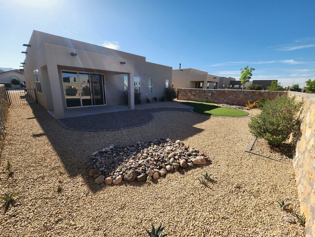 Building Photo - 6221 Quicksilver St