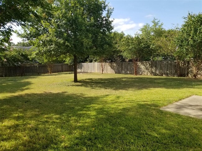 Building Photo - 611 Wagon Wheel Trail