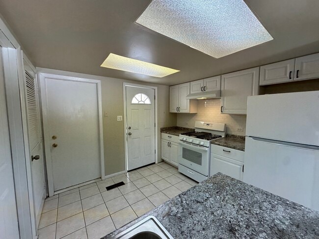 Building Photo - 474 Meadow Green Ln