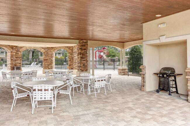 Building Photo - Spacious 5-Bedroom Home with Office, Den & Included Electric!