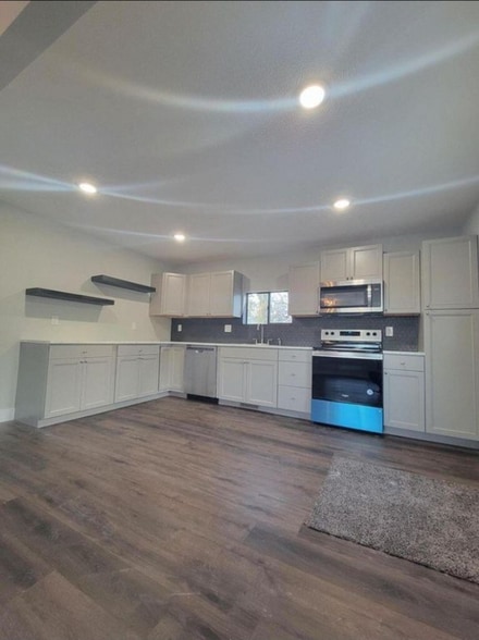 Building Photo - 247 Redbud St