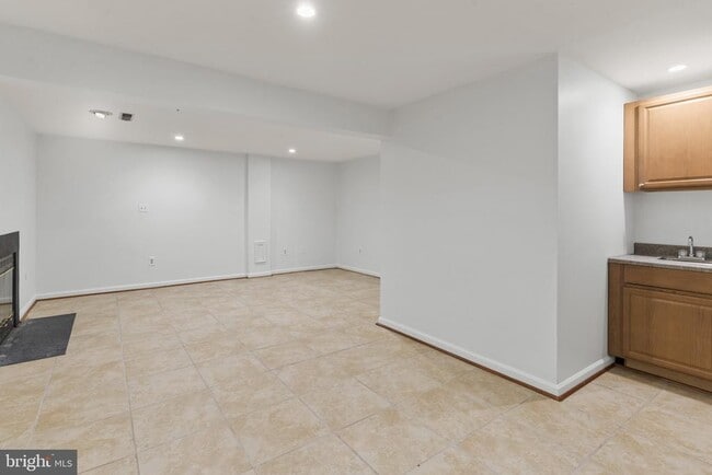 Building Photo - 6033 Grenfell Loop