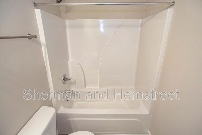 Building Photo - 401 Joiner Cir