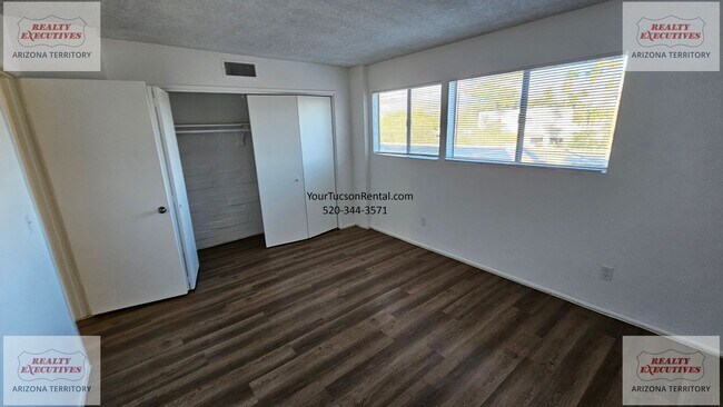 Building Photo - Fort Lowell & Campbell area Condo - 2 Bedrooms & 1.5 Bathrooms