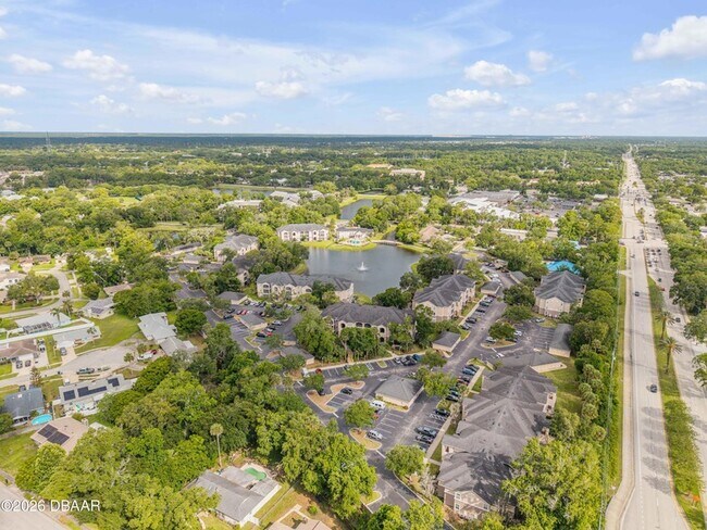 Building Photo - 940 Village Trail