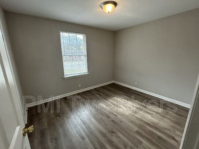 Building Photo - 1904 Westchester Dr