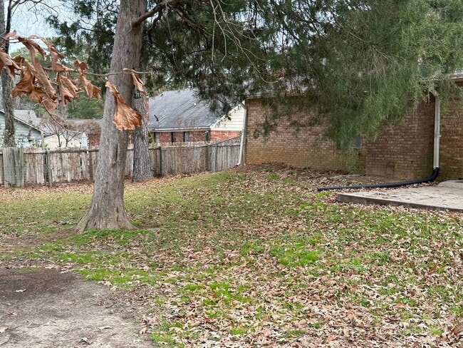 Building Photo - 3 bedroom/2 bath house in 047 Brandon!