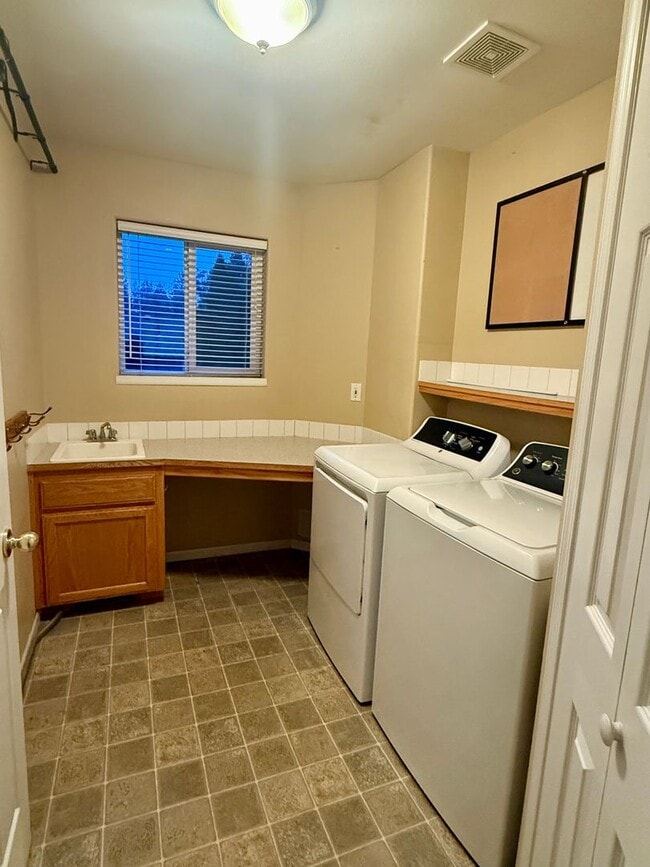 Building Photo - Cheney Home