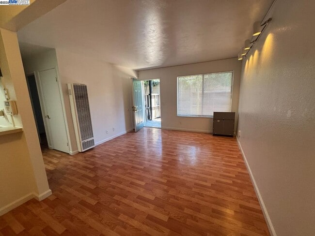 Building Photo - 205 Ladera Plaza